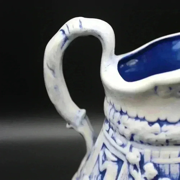 🔴💙✨️VINTAGE SIGNED CERAMIC POTTERY PITCHER JUG BLUE WASHED/RELIEF TAVERN SCENE - Picture 7 of 9